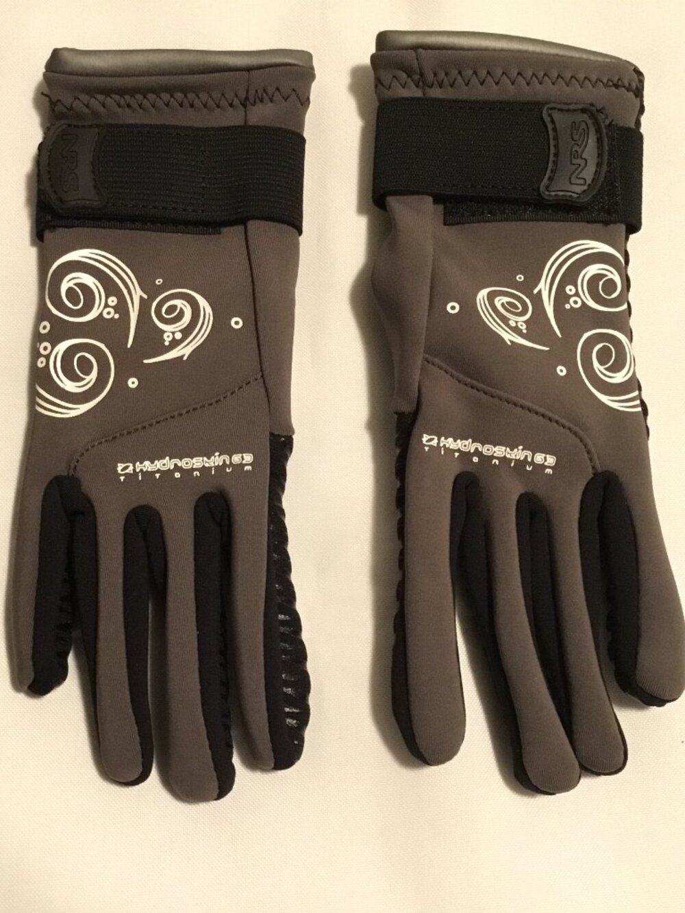 NRS Hydroskin Grey/Black Size Large~Women's, Brand New without Tag